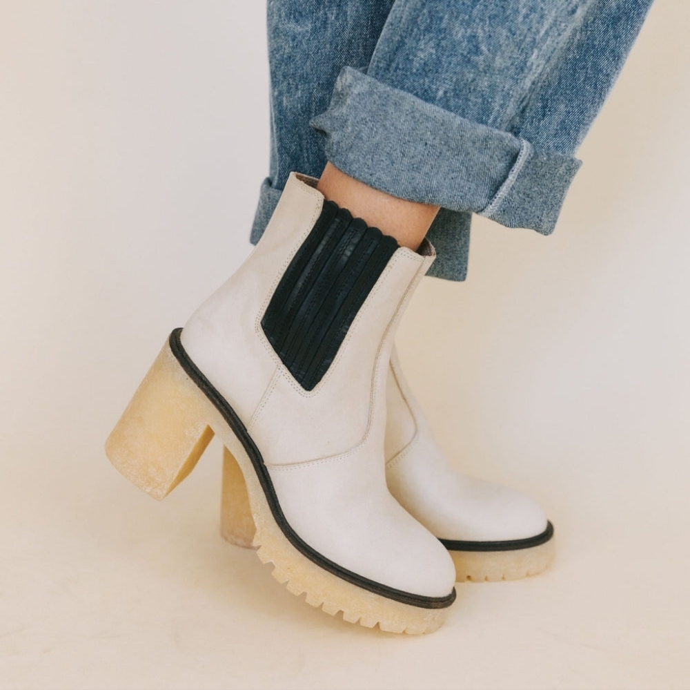 Free People James Chelsea‎ Boots Bone White & Black Leather Heels Women's 7 New